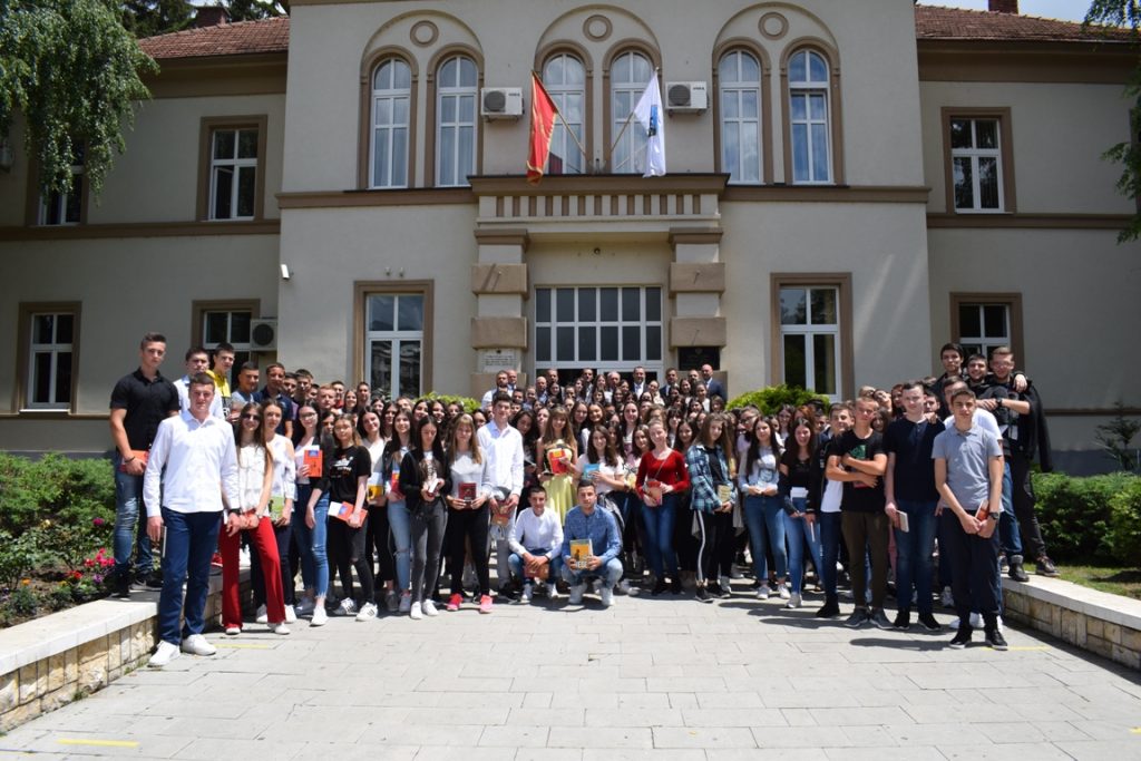 Opština Berane nagradila najuspješnije učenike (FOTO)