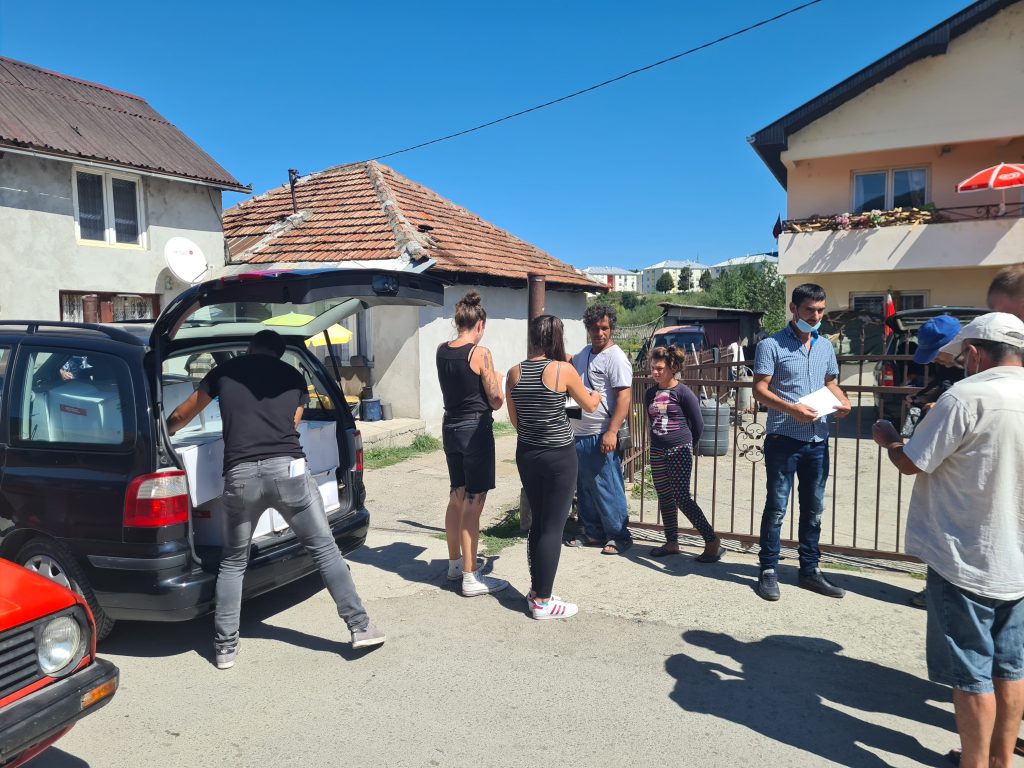 Пакети помоћи за ромске породице у насељима Талум и Риверсајд