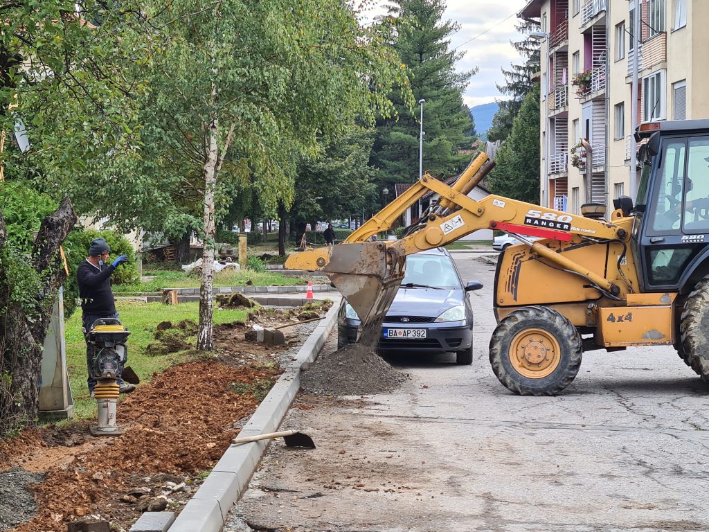 Почели радови на реконструкцији улице према фудбалском стадиону