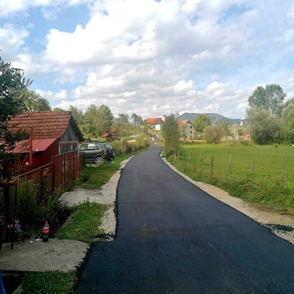 Завршено асфалтирање пута у Петњику, у току радови на Полици